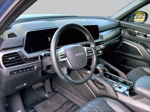 Used 2025 Kia Telluride AWD image 16