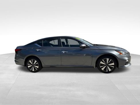 Used 2022 Nissan Altima 2.5 SV w/ SV Premium Package AWD/4WD image 9