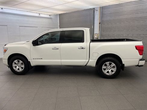 Used 2021 Nissan Titan SV w/ SV Convenience Package RWD image 8