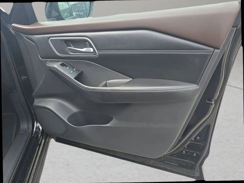 Used 2021 Nissan Rogue SV image 22