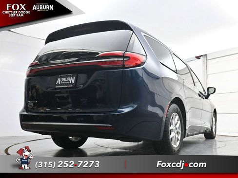 Used 2022 Chrysler Pacifica Touring-L FWD image 23