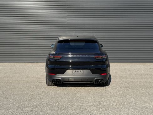 Used 2023 Porsche Cayenne Platinum Edition image 10