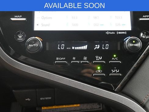 Used 2020 Toyota Camry XLE FWD image 21