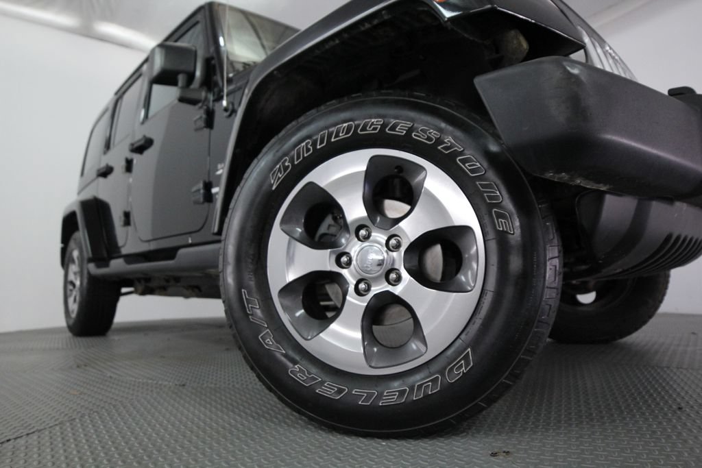 Used 2018 Jeep Wrangler Unlimited Sahara AWD/4WD image 17