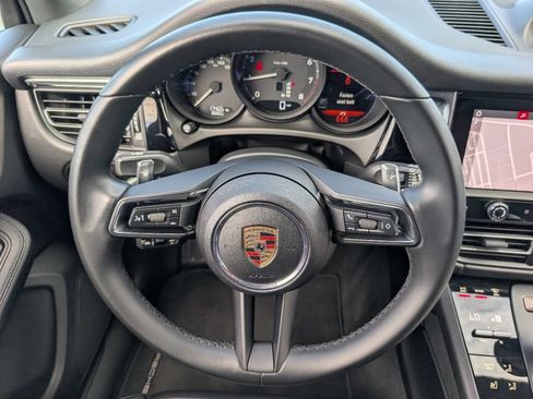 Certified 2025 Porsche Macan AWD/4WD image 21
