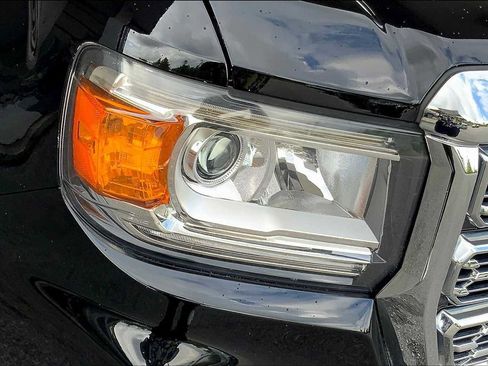 Used 2022 GMC Canyon Denali image 26