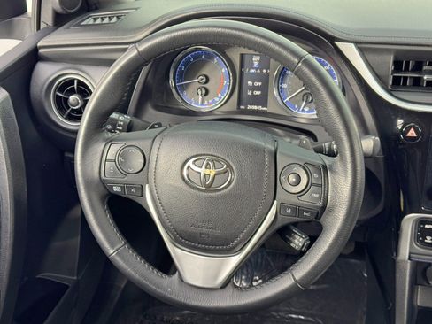 Used 2018 Toyota Corolla SE image 18