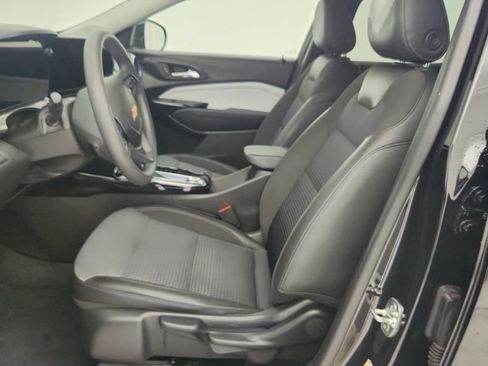 Used 2025 Chevrolet Trax LT FWD image 15