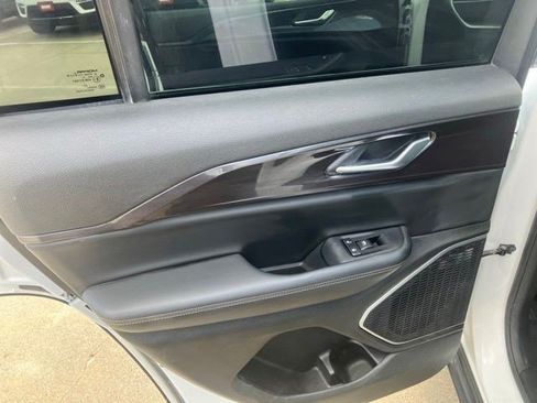 Certified 2022 Jeep Grand Cherokee Altitude AWD/4WD image 21