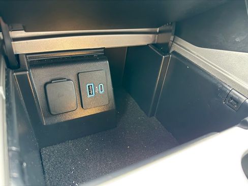 Used 2023 Ford Explorer Limited image 19