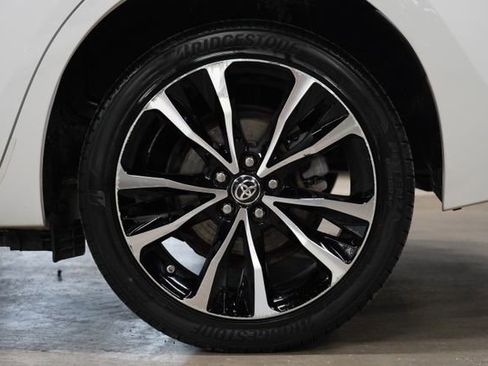 Used 2017 Toyota Corolla SE w/ Carpet Mat Package (TMS) FWD image 32