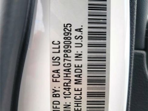 Used 2023 Jeep Grand Cherokee Laredo X image 34