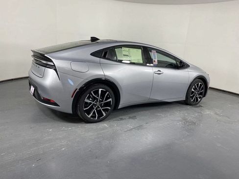 New 2026 Toyota Prius Plug-In Hybrid FWD image 4