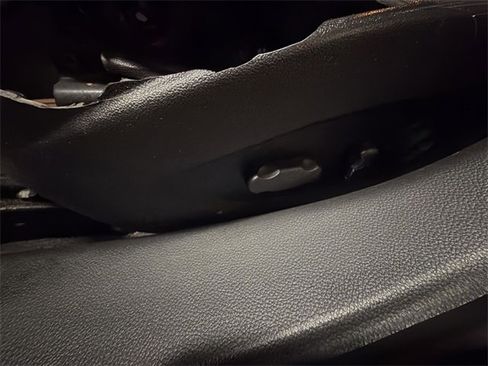 Used 2013 Buick LaCrosse Leather image 12