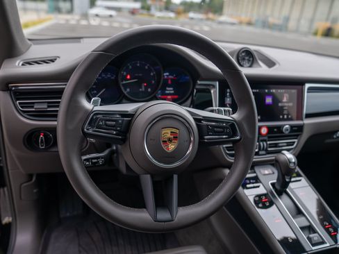 Certified 2026 Porsche Macan AWD/4WD image 12