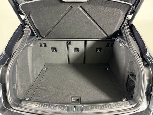 Certified 2026 Porsche Macan AWD/4WD image 17