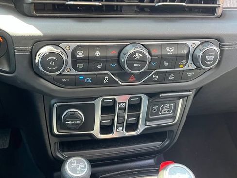 Certified 2025 Jeep Wrangler Unlimited Sahara w/ Safety Group AWD/4WD image 20