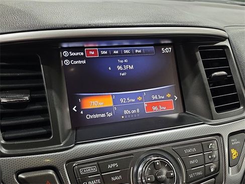 Used 2020 Nissan Pathfinder SL image 16