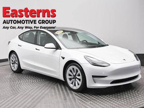 Used 2021 Tesla Model 3 Standard Range Plus RWD image 3