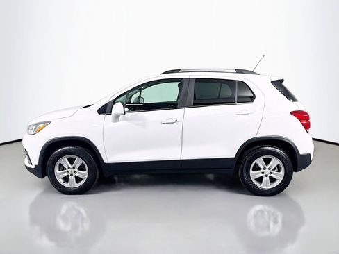 Used 2020 Chevrolet Trax LT w/ LT Convenience Package image 4