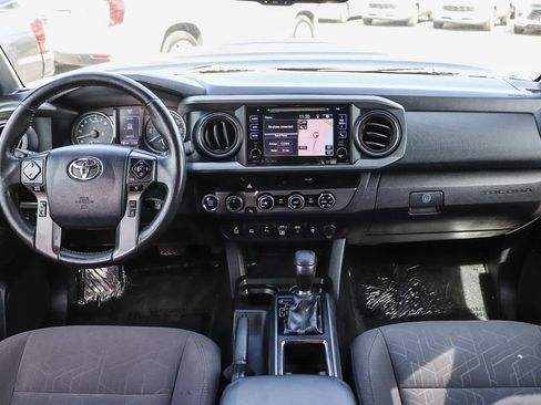 Used 2018 Toyota Tacoma TRD Sport w/ Technology Package image 13
