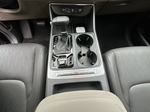 New 2026 Kia Carnival EX FWD image 32