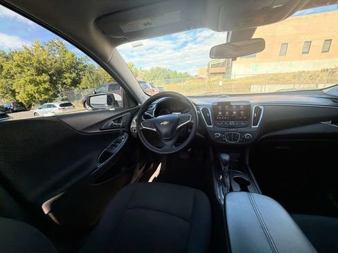 Used 2021 Chevrolet Malibu LT FWD image 17