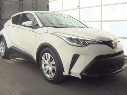 Used 2021 Toyota C-HR LE image 3