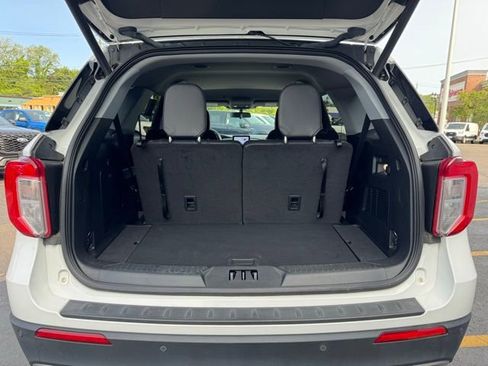 Used 2022 Ford Explorer XLT w/ Equipment Group 202A image 7