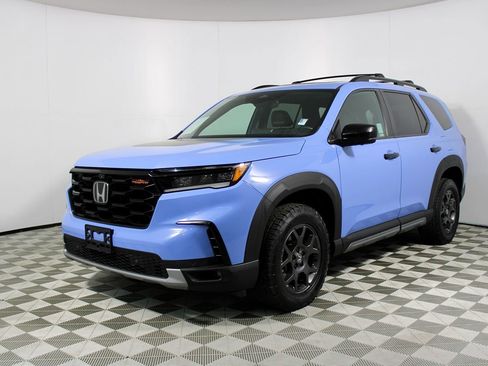 Used 2023 Honda Pilot TrailSport image 3