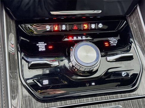 Used 2022 Jeep Wagoneer Series III w/ Premium Group I image 8