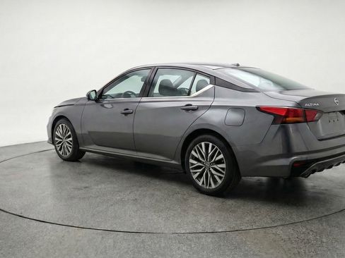 Used 2025 Nissan Altima 2.5 SV image 6