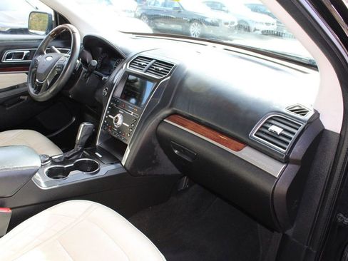 Used 2017 Ford Explorer Platinum image 30