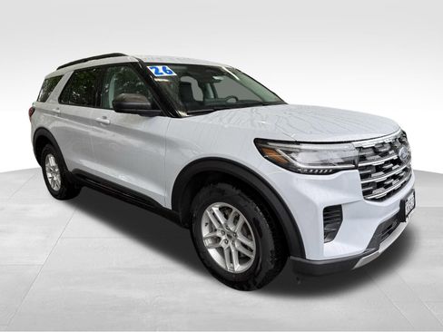 Used 2026 Ford Explorer Active AWD/4WD image 3