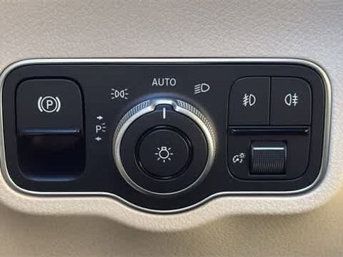 Certified 2025 Mercedes-Benz GLB 250 4MATIC image 58