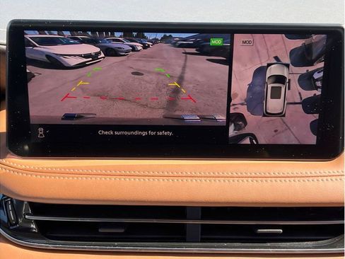 Used 2023 INFINITI QX60 Sensory w/ Vision Package AWD/4WD image 16