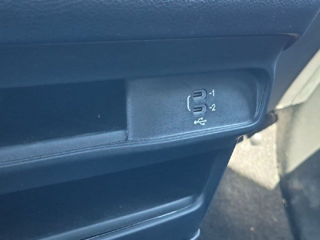 Used 2026 Chrysler Pacifica Select FWD image 29