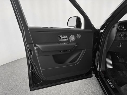 New 2026 Rolls-Royce Cullinan Black Badge image 12