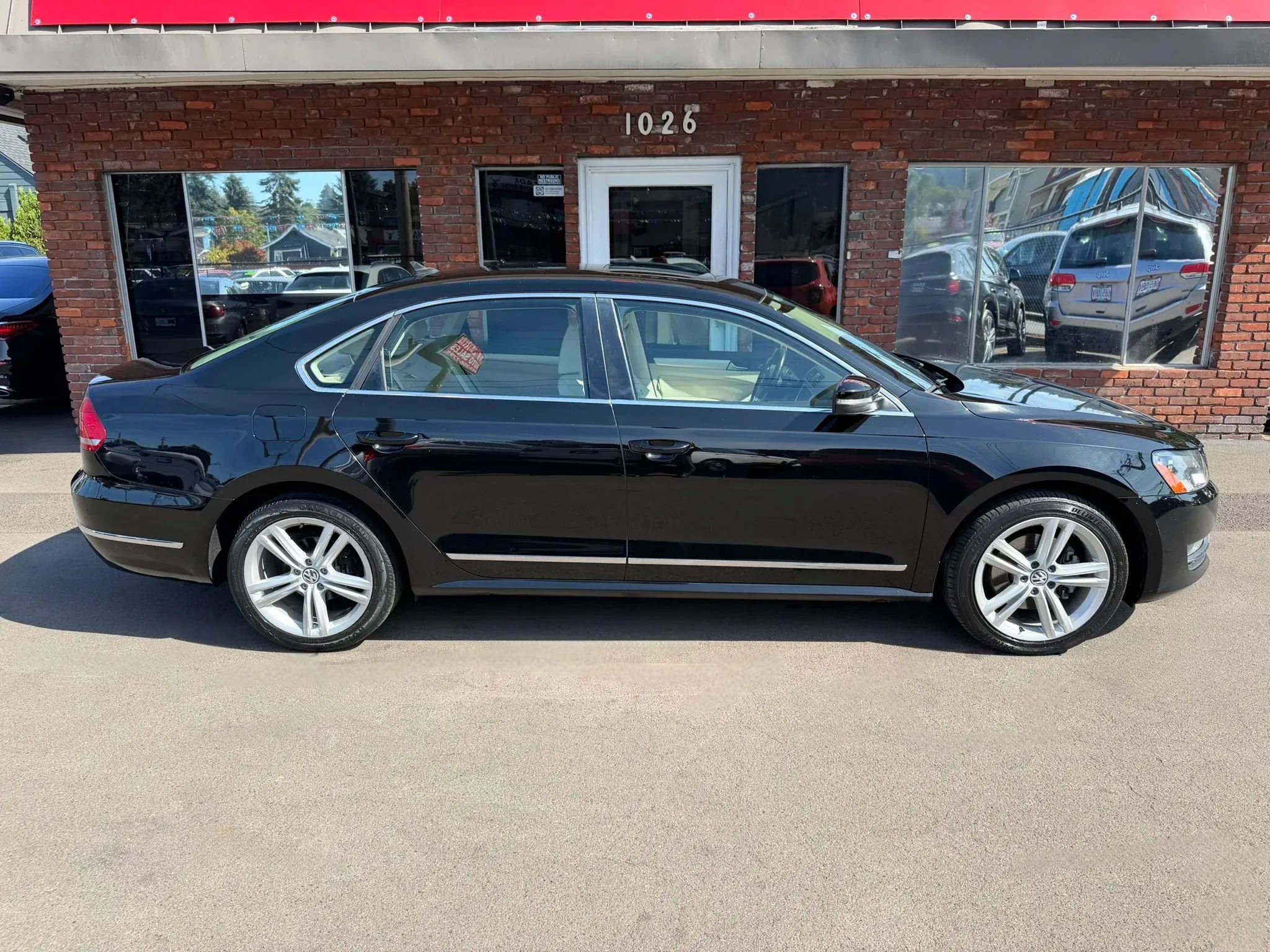 Used 2013 Volkswagen Passat TDI SE FWD image 2
