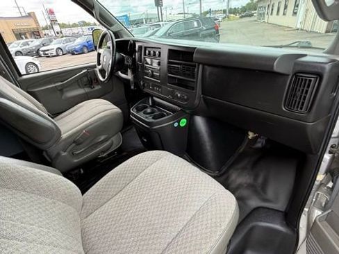 Used 2016 Chevrolet Express 3500 Extended RWD image 18