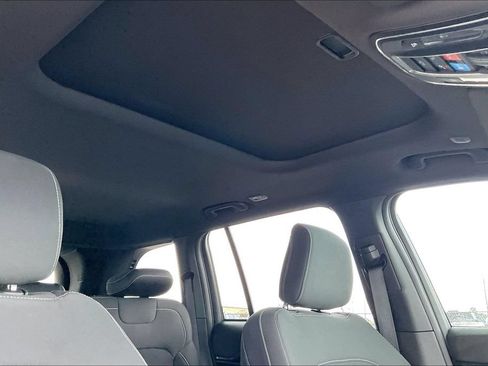 Used 2025 Jeep Grand Cherokee Laredo X w/ Luxury Tech Group I RWD image 27