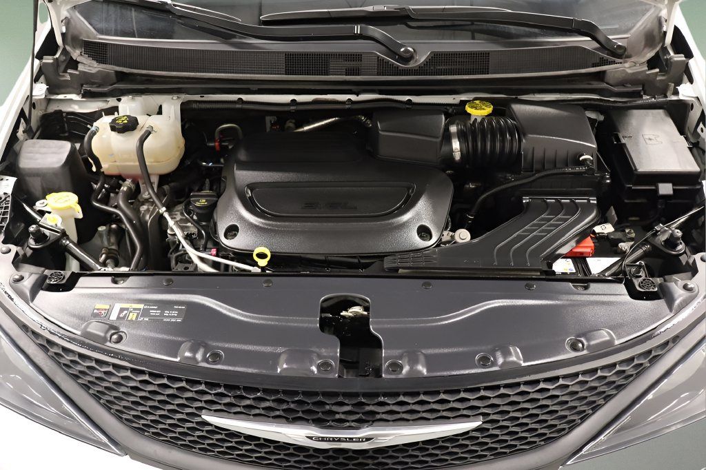 Certified 2023 Chrysler Voyager LX FWD image 25