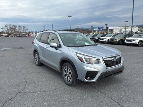 Used 2021 Subaru Forester Premium image 3