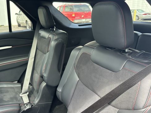 Used 2025 Ford Explorer ST AWD/4WD image 32