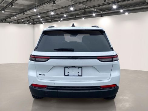 Used 2023 Jeep Grand Cherokee Altitude image 6