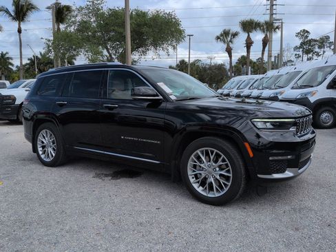 Used 2022 Jeep Grand Cherokee L Summit w/ Advanced Protech Group IV AWD/4WD image 2