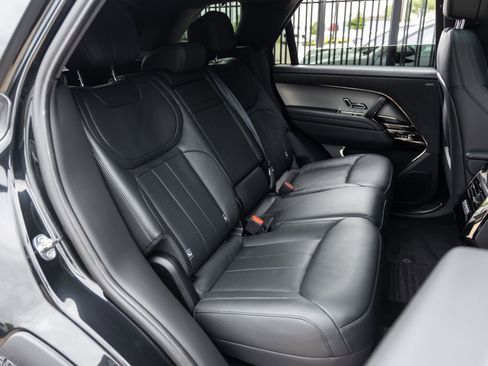 Used 2025 Land Rover Range Rover Sport SE image 37