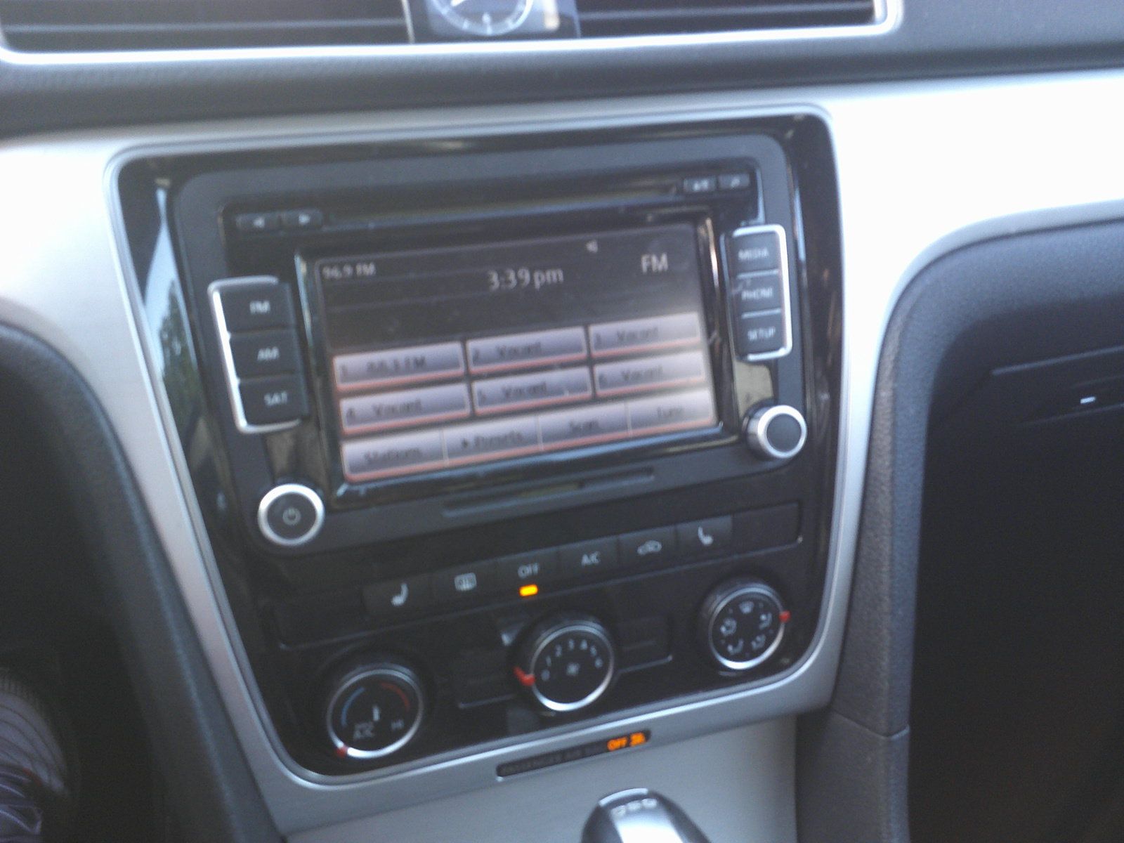 Used 2013 Volkswagen Passat TDI SE FWD image 18