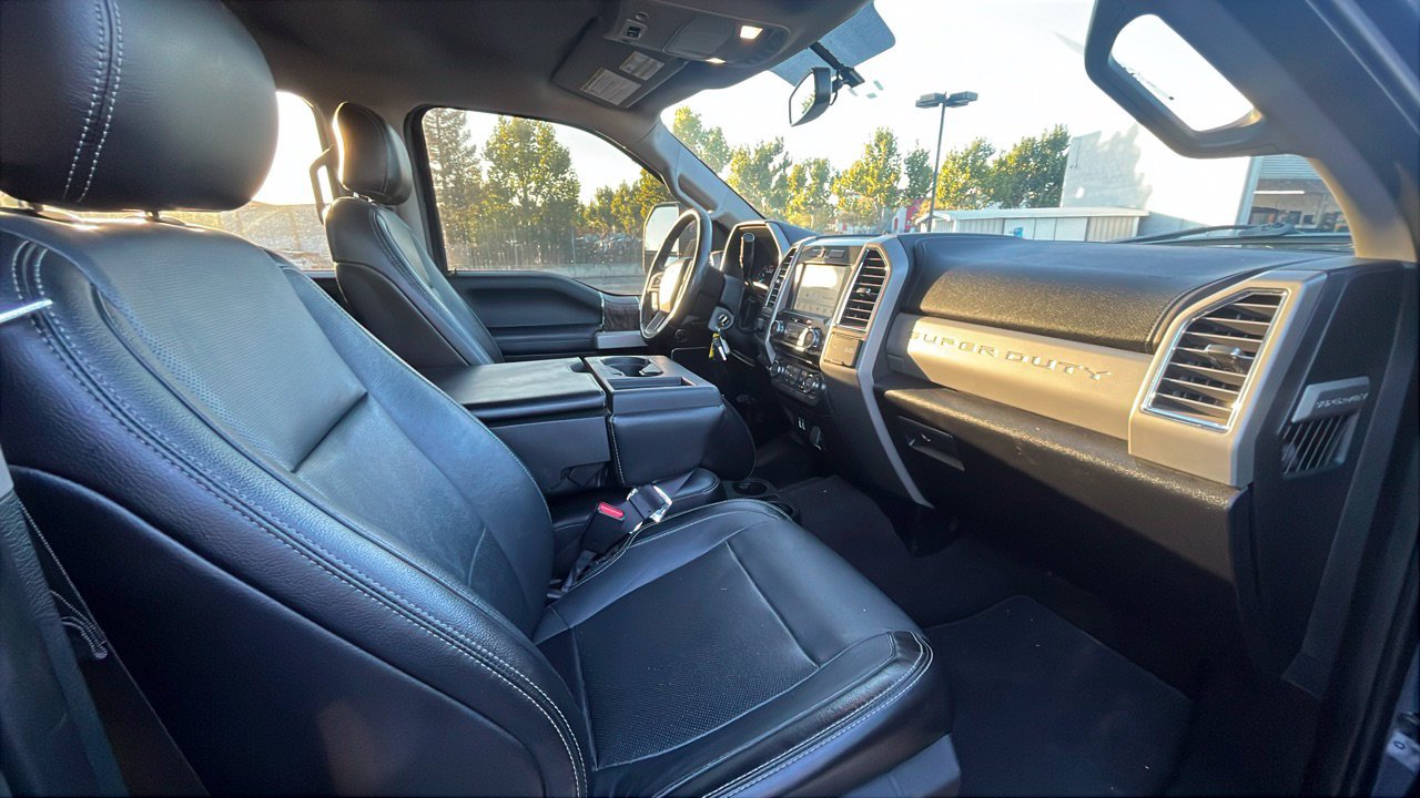 Used 2017 Ford F250 Lariat w/ Lariat Value Package AWD/4WD image 3