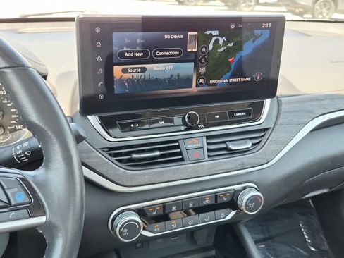 Used 2023 Nissan Altima 2.5 SV w/ SV Premium Package FWD image 14